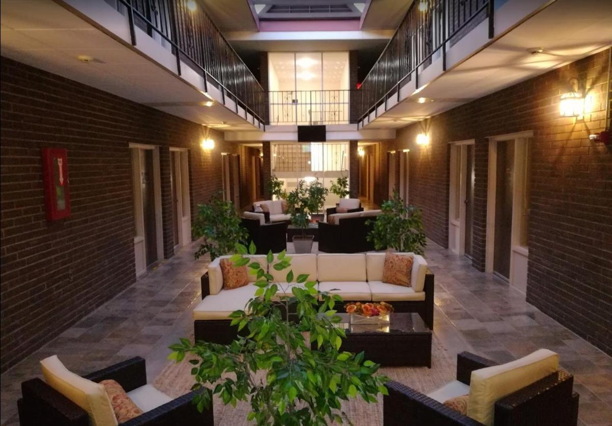 The Stables Inn & Suites Salem Экстерьер фото