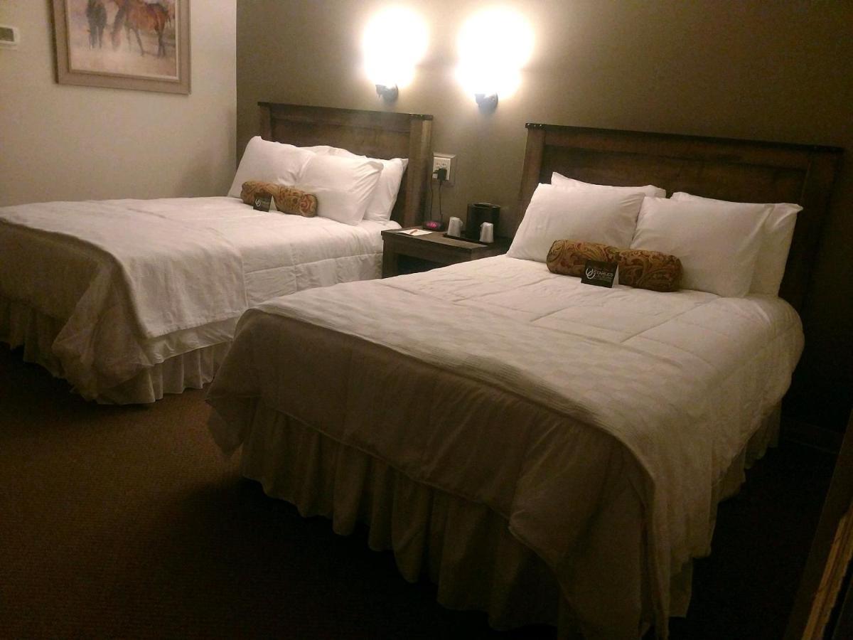 The Stables Inn & Suites Salem Экстерьер фото