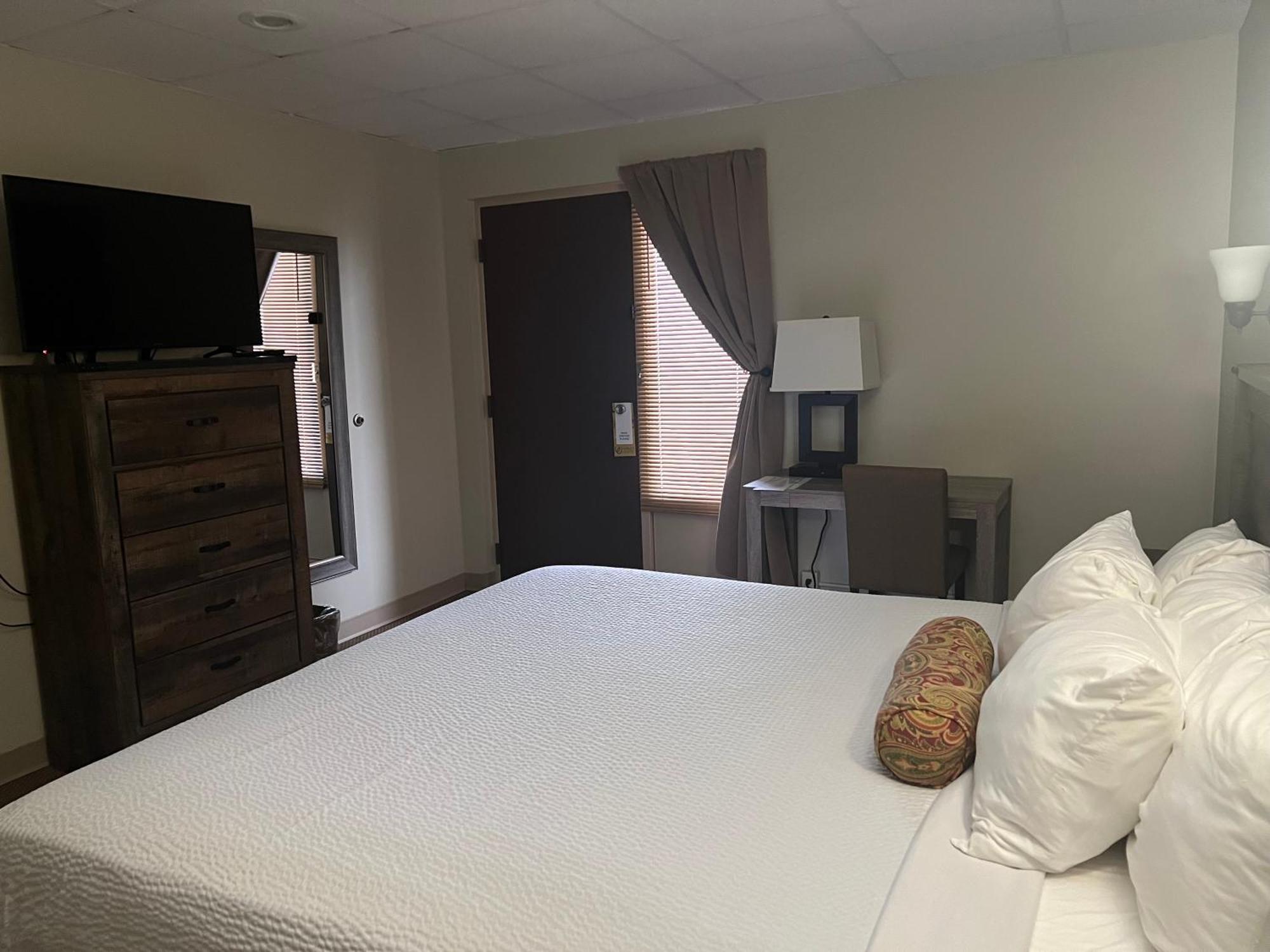 The Stables Inn & Suites Salem Экстерьер фото