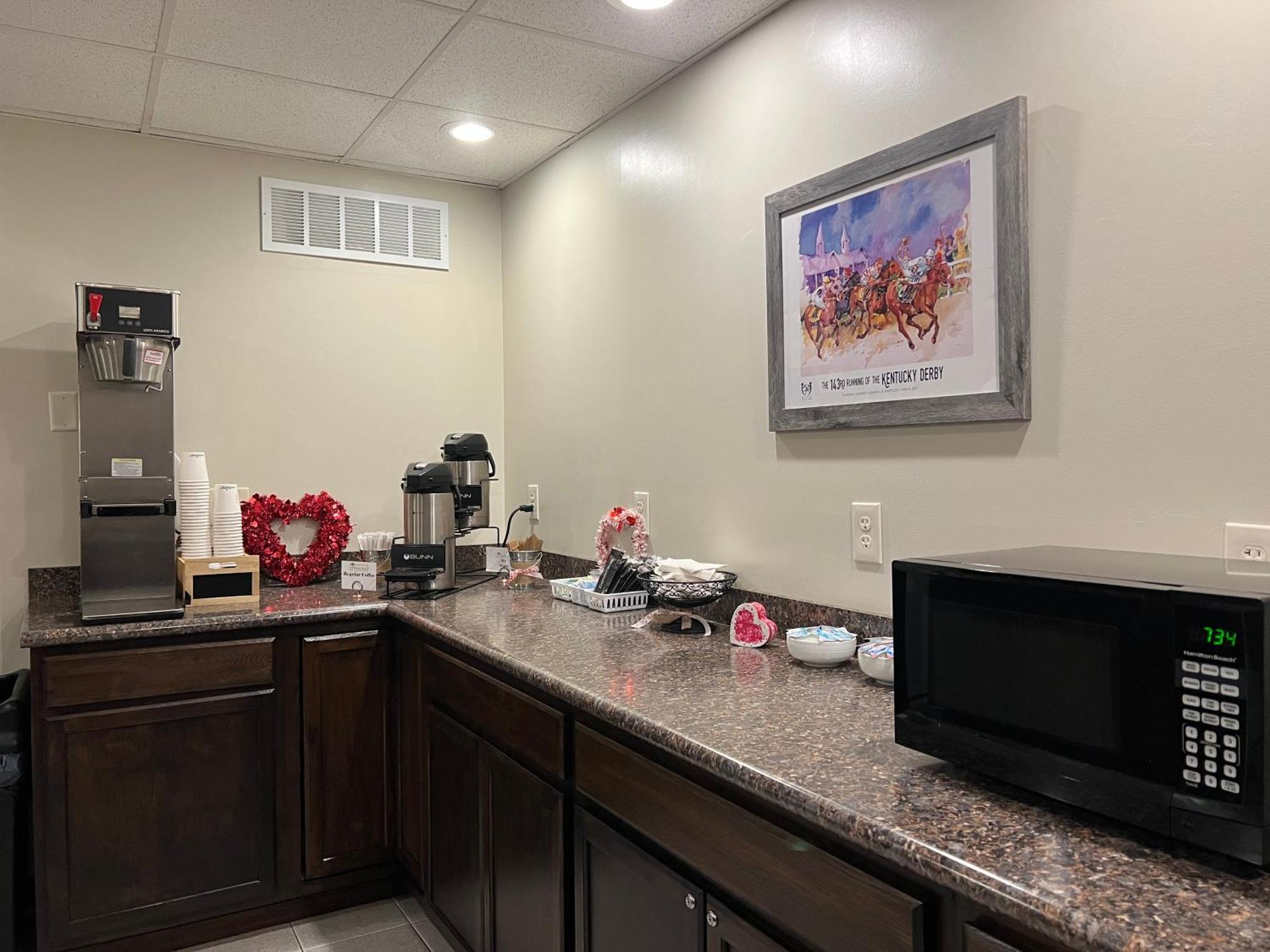The Stables Inn & Suites Salem Экстерьер фото