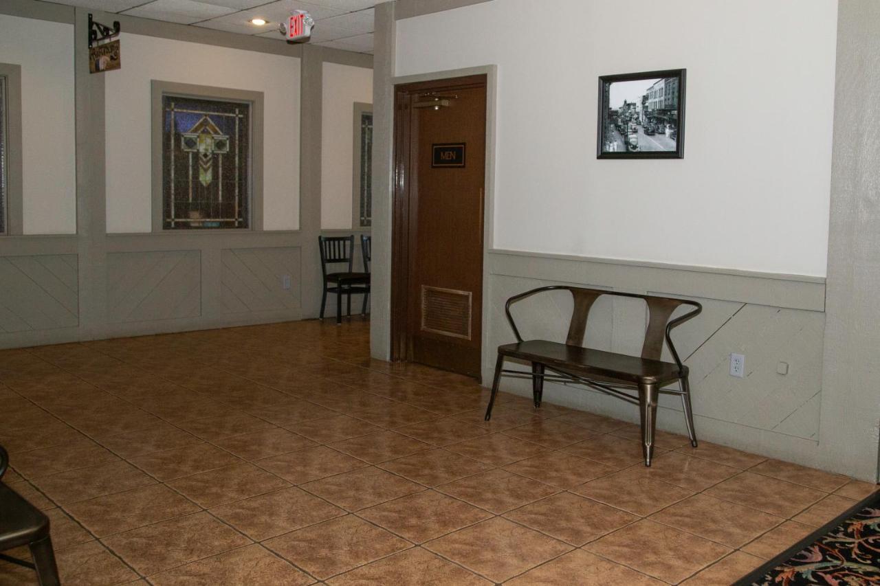 The Stables Inn & Suites Salem Экстерьер фото