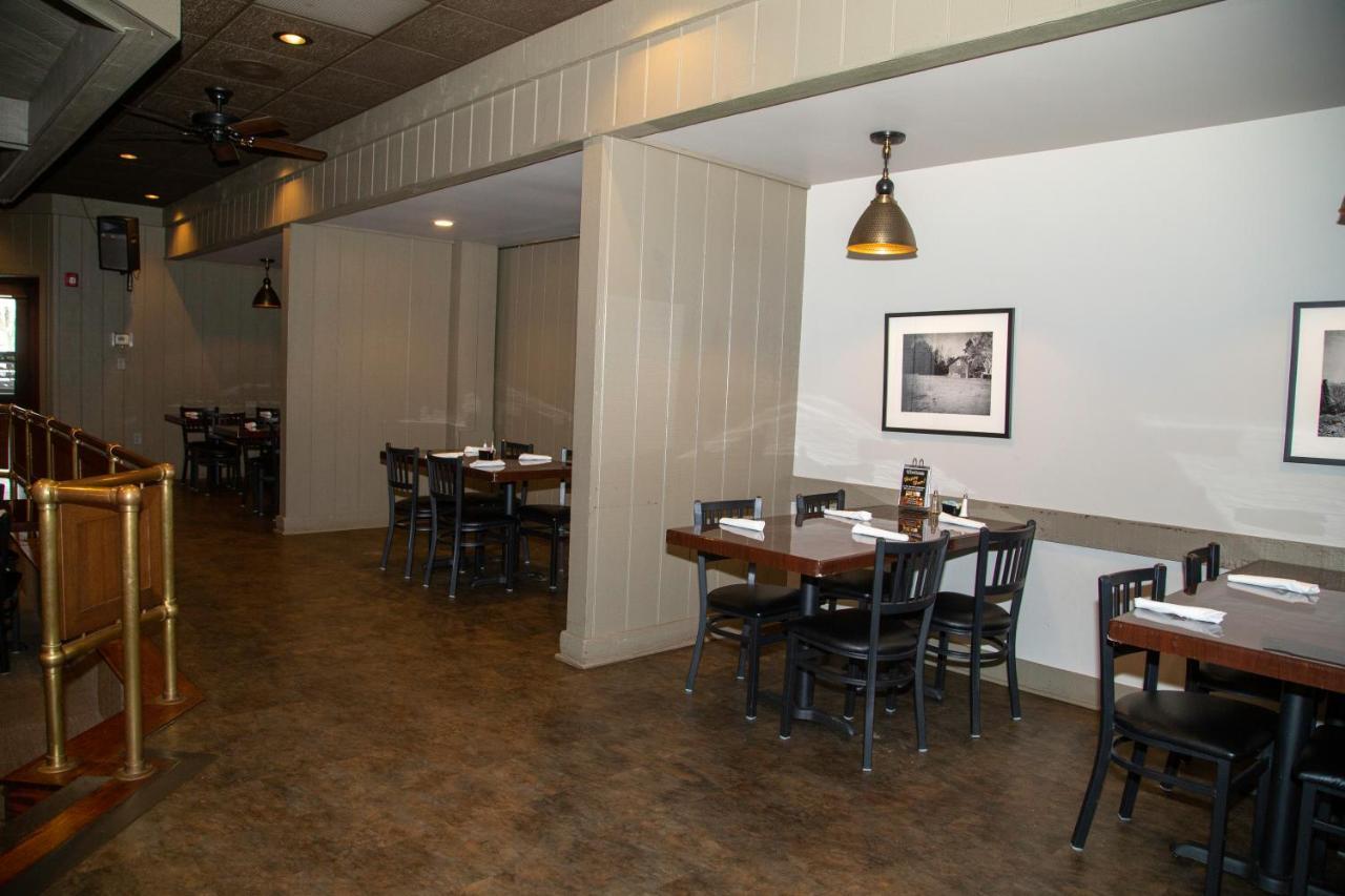 The Stables Inn & Suites Salem Экстерьер фото