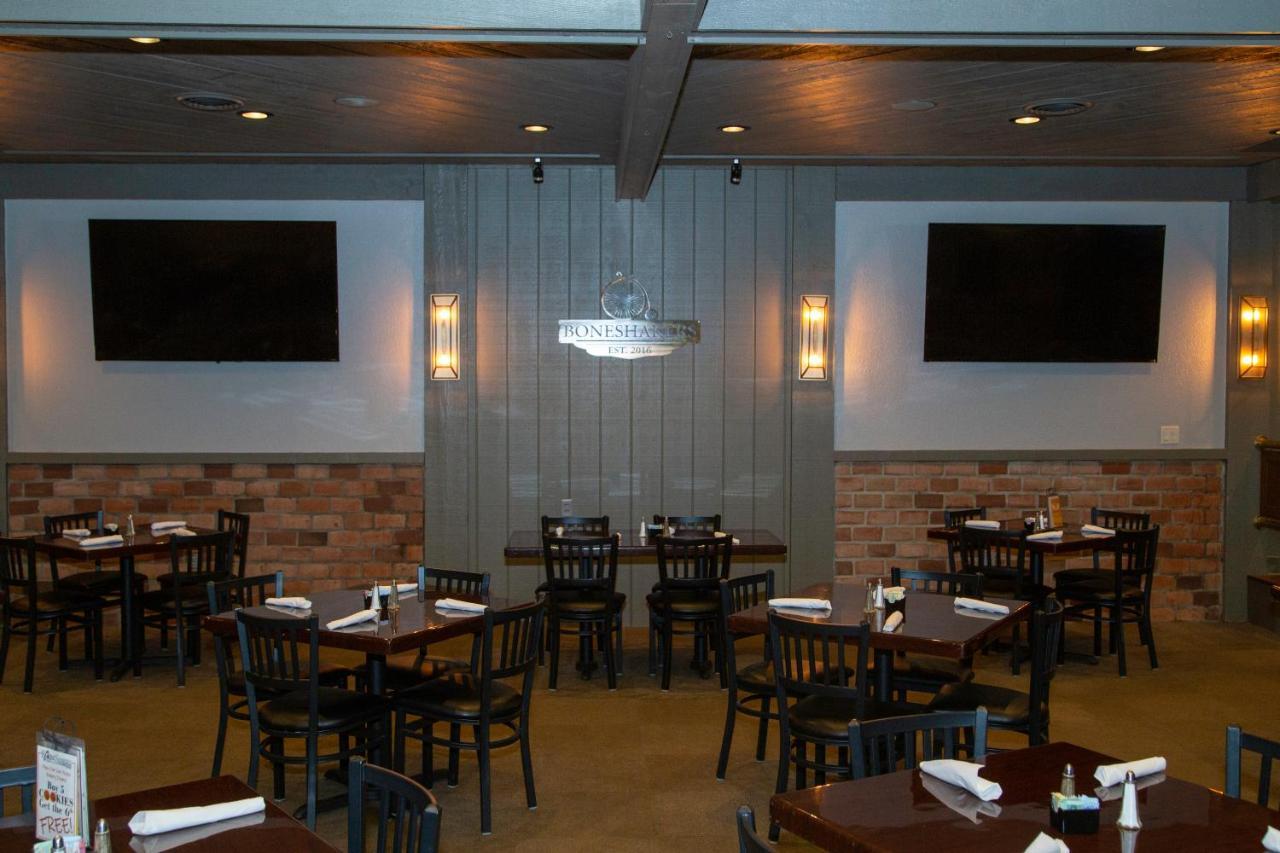 The Stables Inn & Suites Salem Экстерьер фото